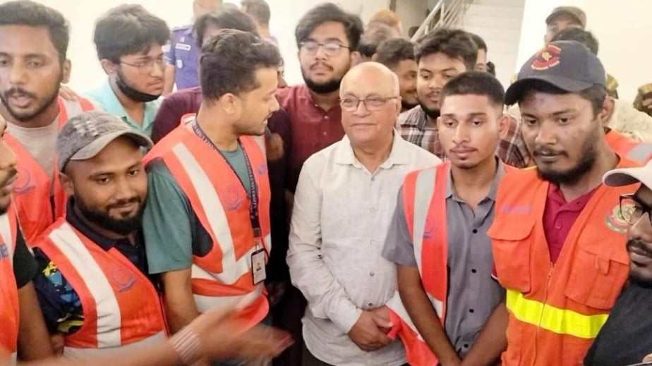 পানি কমতে শুরু করেছে, অচিরেই মানুষ বাড়ী-ঘরে যেতে পারবে- ত্রাণ উপদেষ্টা