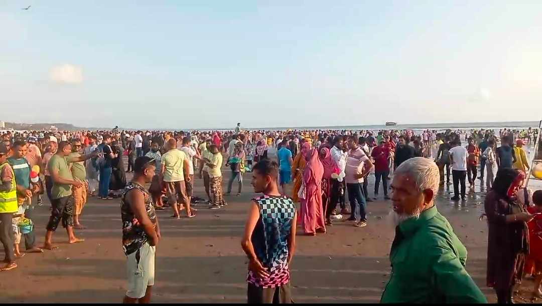 টানা ছুটিতে কক্সবাজারে পর্যটকের ঢল
