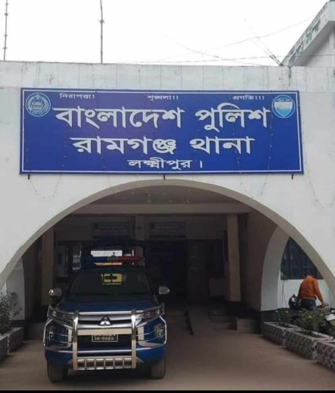 লক্ষ্মীপুরে ভবনের ছাদ থেকে পড়ে ব্যাংক কর্মকর্তার আত্মহত্যা
