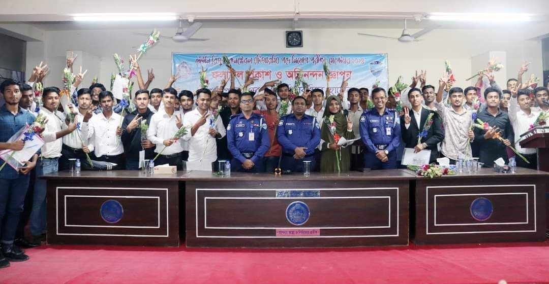 লক্ষ্মীপুরে ১২০ টাকায় পুলিশে চাকরি পেলেন ৫০ জন
