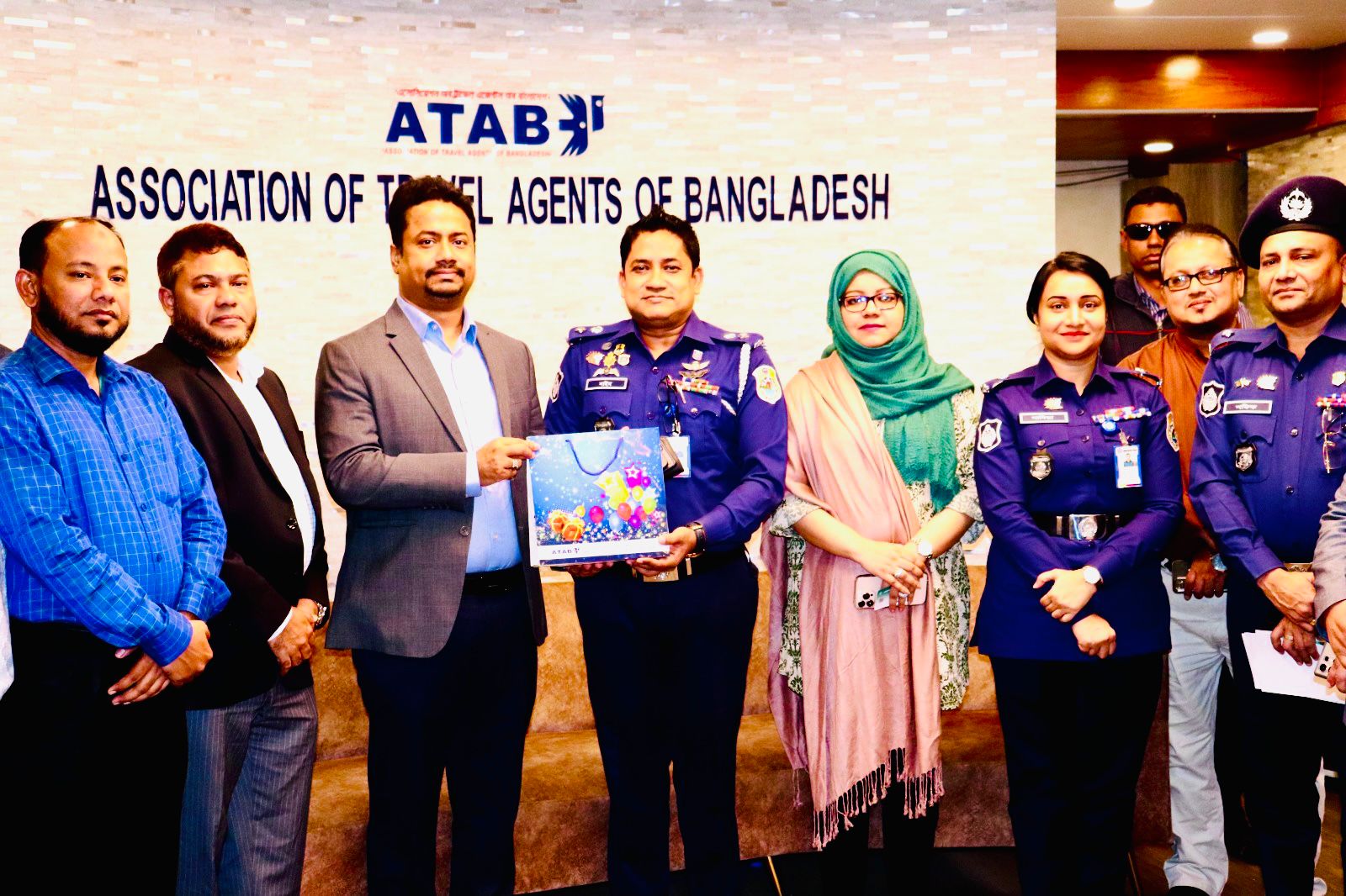 পর্যটন শিল্পের প্রসারে ঢাকা রিজিয়ন টুরিস্ট পুলিশ সুপার ও ATAB সদস্যদের মত বিনিময়