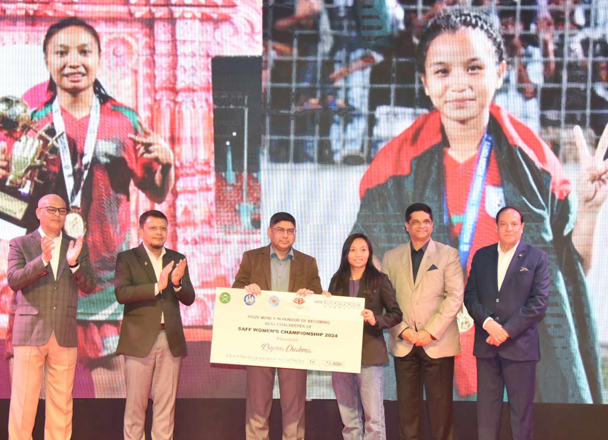 কক্সবাজারে বর্ণিল আয়োজনে সাফজয়ী নারীদের সংবর্ধনা