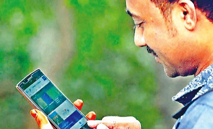 ফের খরচ বাড়ছে মোবাইলে ও ইন্টারনেট ব্যবহারে
