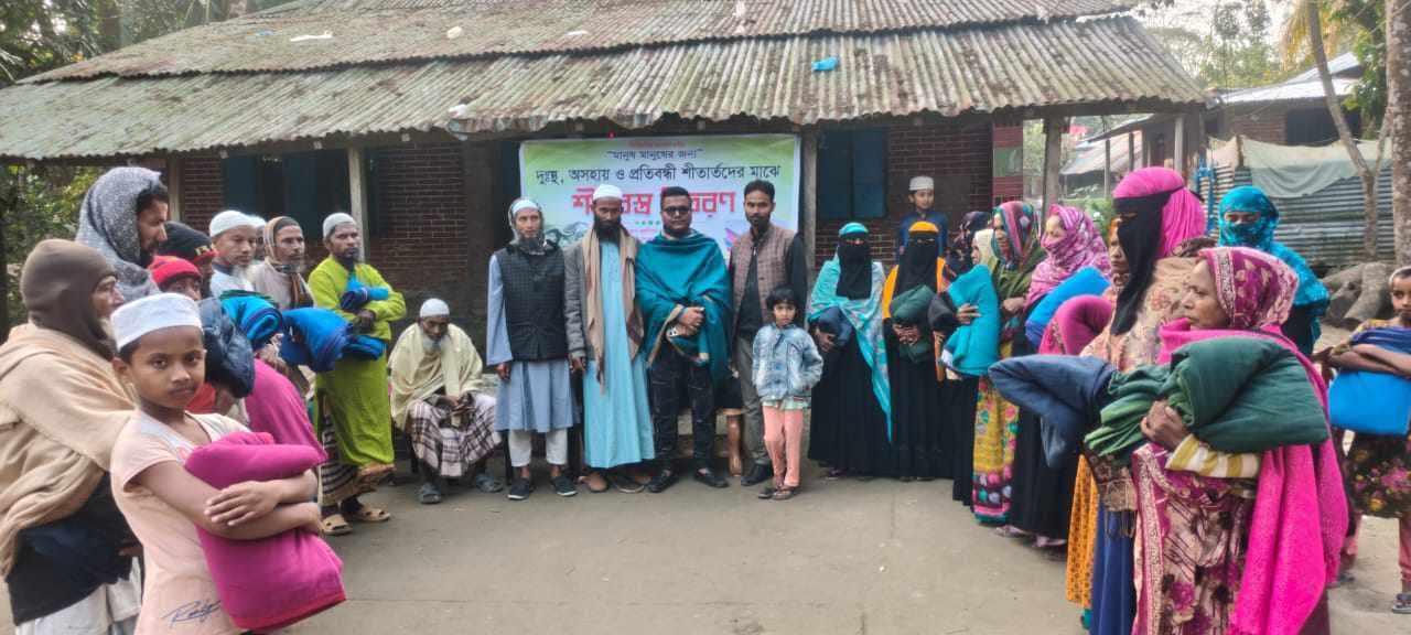 বাউফলে শীতার্তদের মাঝে কম্বল বিতরণ