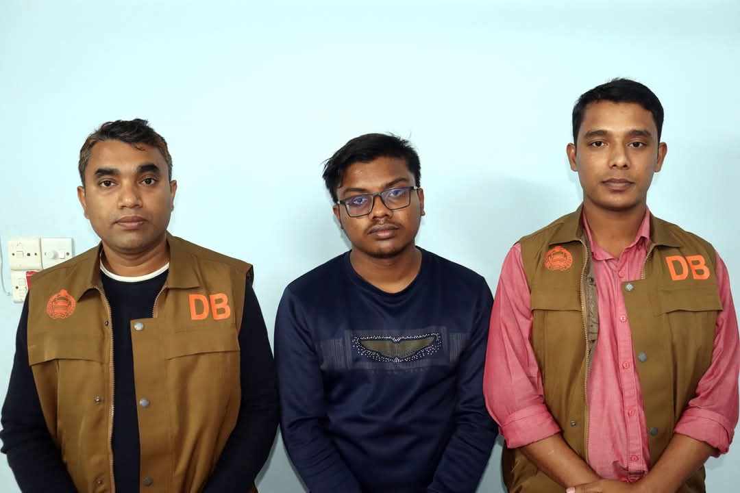 লক্ষ্মীপুরে সাড়ে পাঁচ হাজার ইয়াবাসহ আটক -১