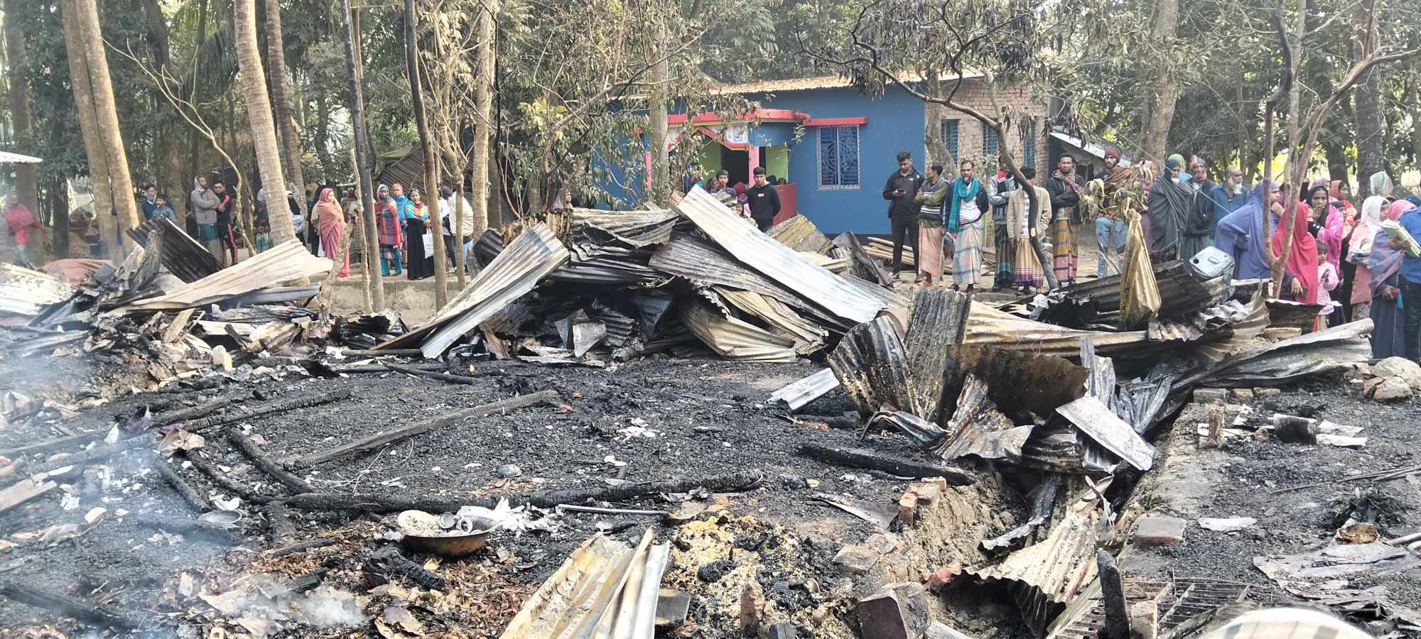 বাউফলে দুটি আংশিক ও পাঁচটি বসতঘর পুড়ে ছাই