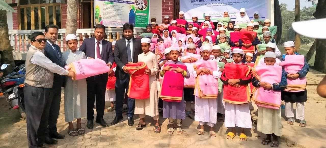 বাউফলে মার্কেন্টাইল ব্যাংকের ৩শ শীতবস্ত্র বিতরণ