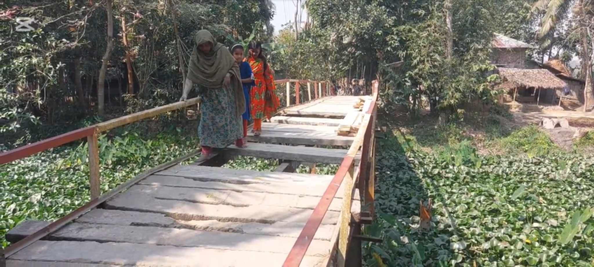 বাউফলে ঝুঁকিপূর্ণ ব্রিজ’ ঘটতে পারে যে কোন দুর্ঘটনা